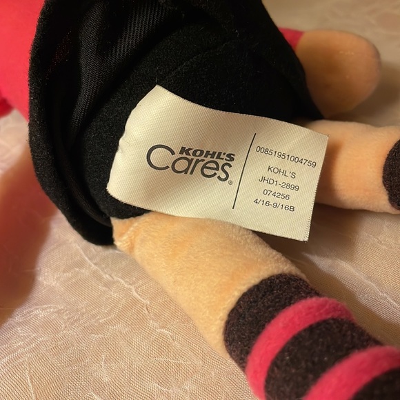 Kohls Cares Emily Elizabeth From Clifford the dog - Picture 5 of 8